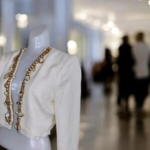 Chain Pearl Embellished Trim Cropped Cream Tweed Jacket M